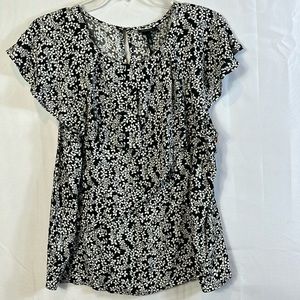 Who What Wear Sleeveless Top Size XL Black and White Floral Layered New